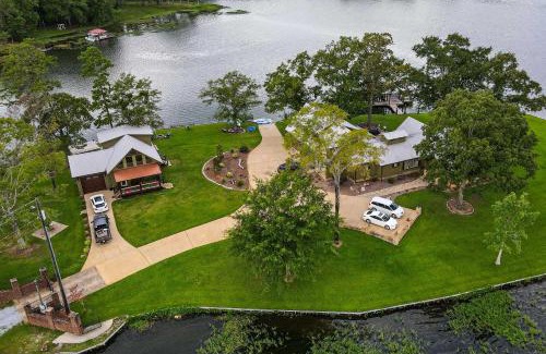 Shelby House | Cozy Home on the Shoreline of Lay Lake - Pet Friendly Stay!