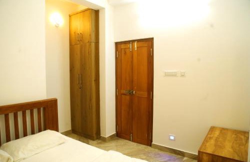 Kozhikode Apartment | Cozy Shoreline Homestay: Family-Friendly Retreat Awaits