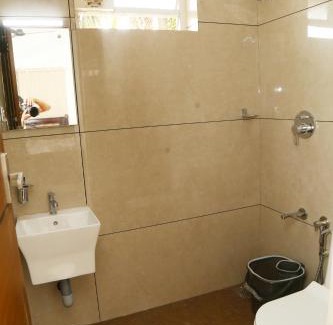 Kozhikode Apartment | Cozy Shoreline Homestay: Family-Friendly Retreat Awaits
