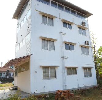 Kozhikode Apartment | Cozy Shoreline Homestay - Perfect for Family Getaways
