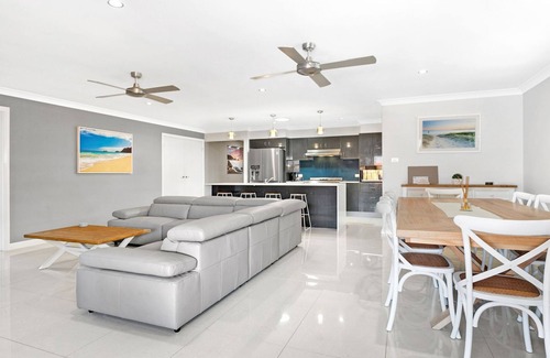 Fingal Bay House | Idyllic Shoreline Retreat with Oceanfront Pool & Breakfast