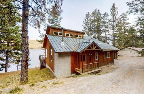 Joseph House | Family-Friendly Shoreline Hotel: Your Ideal Getaway Spot
