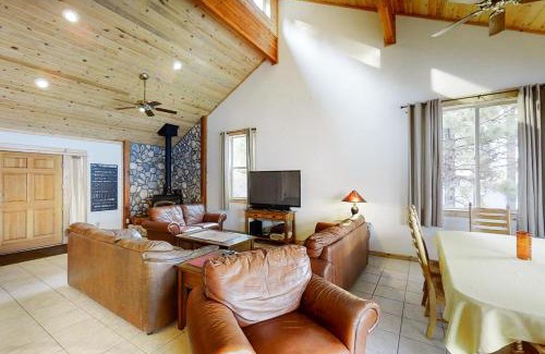 Joseph House | Family-Friendly Shoreline Hotel: Your Ideal Getaway Spot