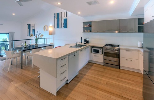 Hamilton Island Apartment | Seaview Escape: Shorelines 14 on Hamilton Island