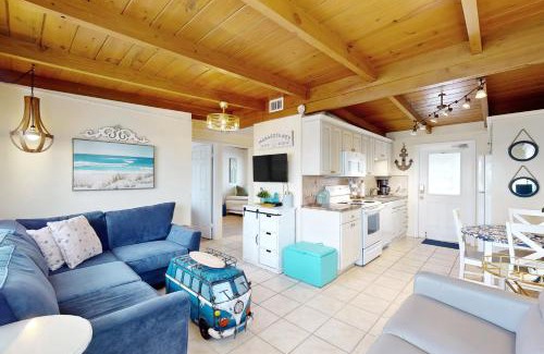 Englewood Apartment | Experience Family-Friendly Comfort at Shorely Grand Hotel