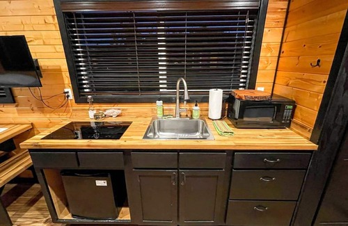 Waldport House | Pet-Friendly Shorepine with Pool & Perfect 10/10 Rating