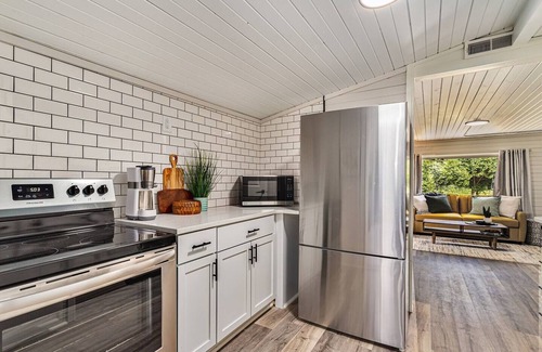 South Haven Cabin | Discover Shores: Pet-Friendly Retreat with Hot Tub & Fire Pit