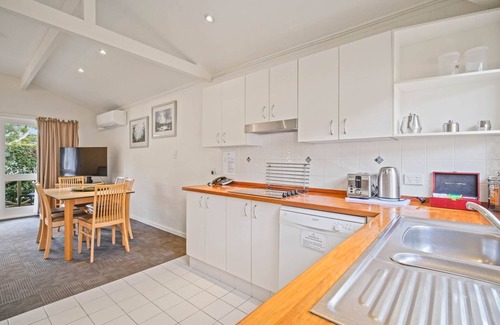 Elizabeth Beach Villa | Shores Two Bedroom Pet Friendly