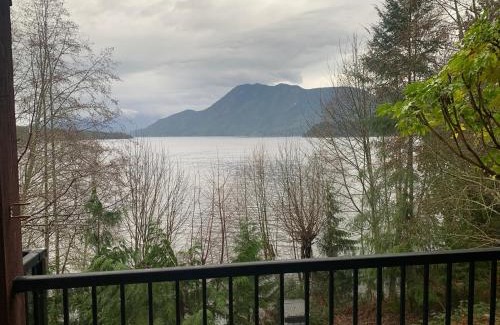 West Porpoise Bay House | Shoreside Private room