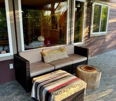 West Porpoise Bay House | Shoreside Private room