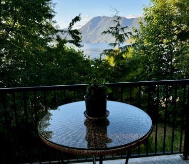 West Porpoise Bay House | Shoreside Private room