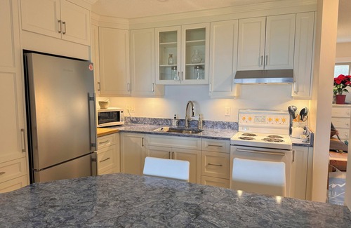 Regional District of Nanaimo Hotel | Shorewater Resort - QualicumBeach w/water toys/loaded with amenities