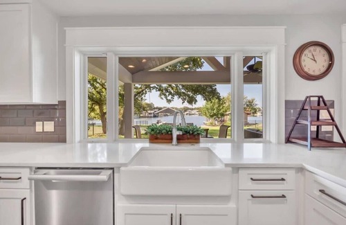 Granite Shoals House | Top-Rated Shorewood Manor: Lakefront with Boat Dock