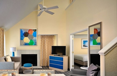Omaha Hotel | Convenient Getaway Near Orpheum Theater with Private Kitchen