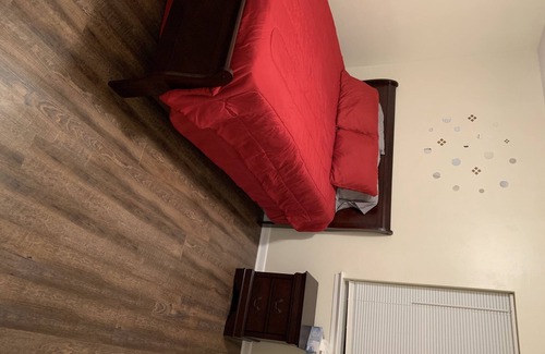 Northwest Pensacola House | Convenient Access to Pensacola Beach with Kitchen Amenities