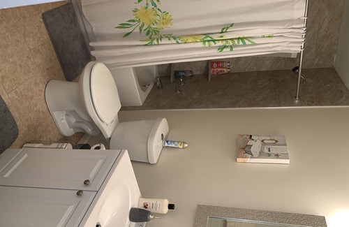 Northwest Pensacola House | Convenient Access to Pensacola Beach with Kitchen Amenities