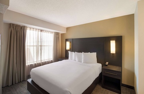 Richardson Resort | Conveniently Located Near Addison Airport with Great Amenities
