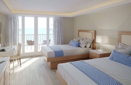 Estate Turner Hole House | Relaxing Retreat Near Honeymoon Beach: Pool & Spa Amenities