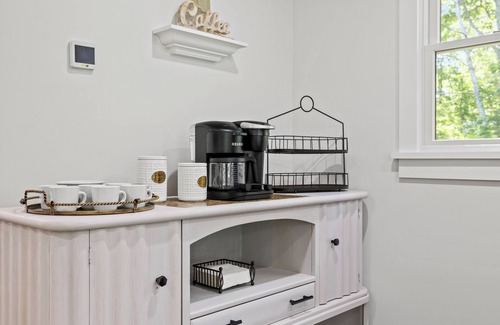 Falmouth House | Cozy Home Near Falmouth's Attractions - Pet & Child Friendly