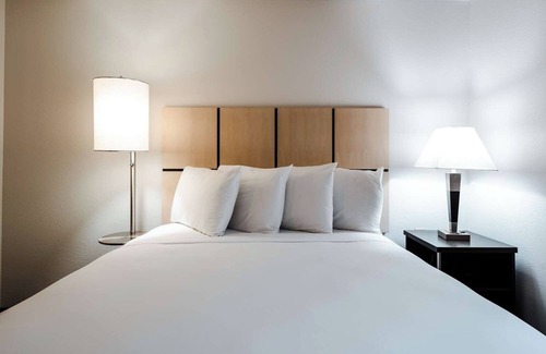 Park Central Hotel | Convenient Access to Dallas Arboretum with Free Parking!