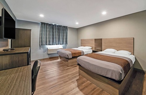 Foxboro Hotel | Convenient Escape Near Xtreme Craze with Free Breakfast