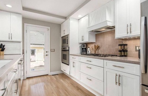 Downtown Columbus House | Short North Home 4BR w/backyard- 2 car garage in very safe neighborhood