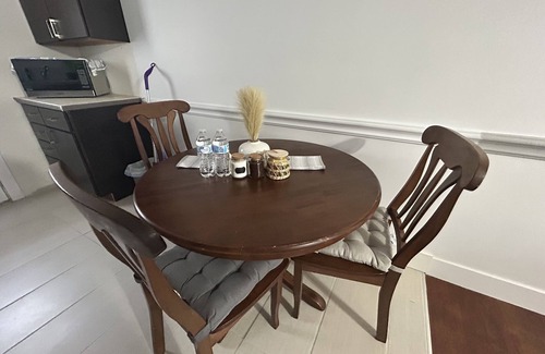 Ranson Apartment | Charming 1-Bedroom Apartment with Spa and Hot Tub Access
