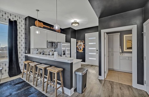 Hadley - Washington Condo | Experience The Outlaw: Free Parking & Steps to Broadway
