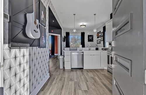 Hadley - Washington Condo | Experience The Outlaw: Free Parking & Steps to Broadway