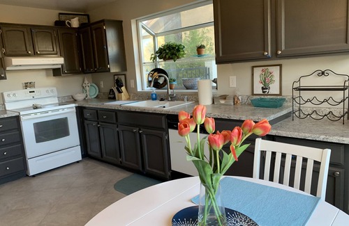 Saddlebrooke House | Convenient Stay Steps from Activity Center & Pet Friendly