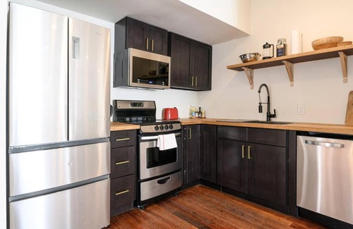 South Pointe Apartment | Cozy 3BD Beach Retreat - Pet Friendly & Sleeps 8
