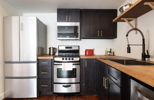 South Pointe Apartment | Cozy 3BD Beach Retreat - Pet Friendly & Sleeps 8