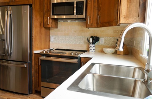 Long Beach Condo | Steps to the Beach - Pet Friendly 3BR with Ocean View