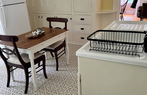 Skaneateles Historic District House | Short walk to restaurants and lake front parks.
