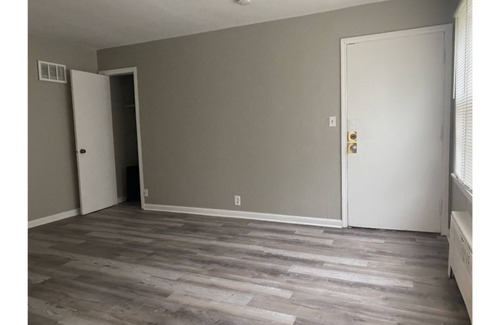 Milwaukee Apartment | Convenient Location Near Stores and Restaurants