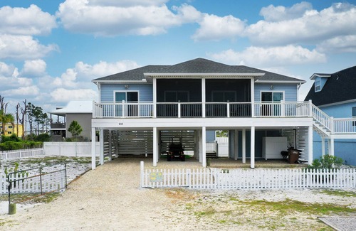 Port St. Joe House | Ideal Beach Getaway: Pet Friendly with Kayaks & Golf Cart