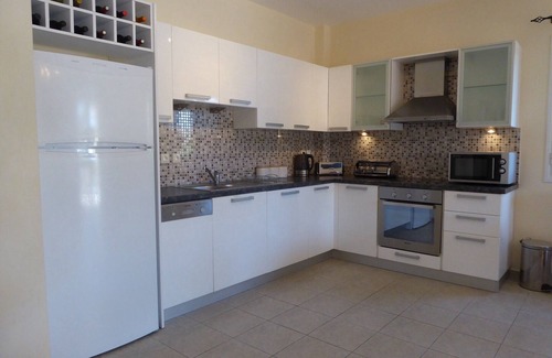 Pesada Villa | Beachside Retreat: 4 Bedrooms, Pool & Ocean Views
