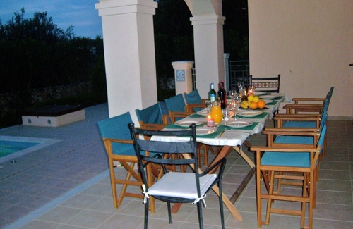 Pesada Villa | Beachside Retreat: 4 Bedrooms, Pool & Ocean Views
