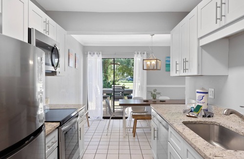 Miramar Beach Apartment | Beachside Retreat: Enjoy 5 Heated Pools & Resort Amenities