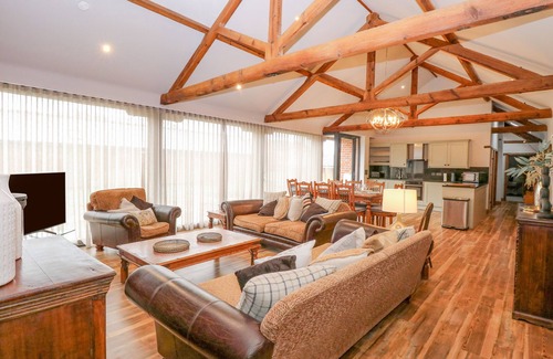 Norwich Cottage | Pet-Friendly Escape at Shorthorn Barn in Taverham
