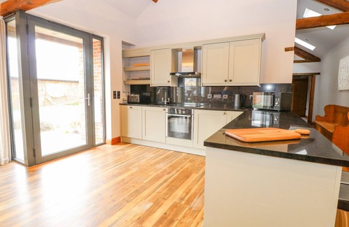 Norwich Cottage | Pet-Friendly Escape at Shorthorn Barn in Taverham
