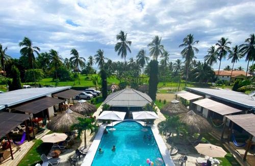 El Jobo Hotel | Discover Show Pony Beach Resort and Suites: Oceanfront Bliss