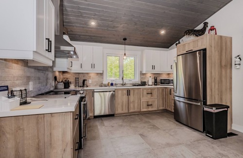 South Bruce Peninsula Cabin | Unforgettable Retreat with AC Steps from Beautiful Beaches