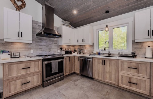 South Bruce Peninsula Cabin | Unforgettable Retreat with AC Steps from Beautiful Beaches