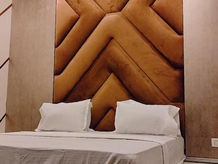 Aligarh Hotel | Budget-Friendly Stay at SHRADDHA HOTEL with Restaurant & Breakfast