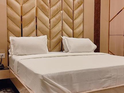 Aligarh Hotel | Budget-Friendly Stay at SHRADDHA HOTEL with Restaurant & Breakfast