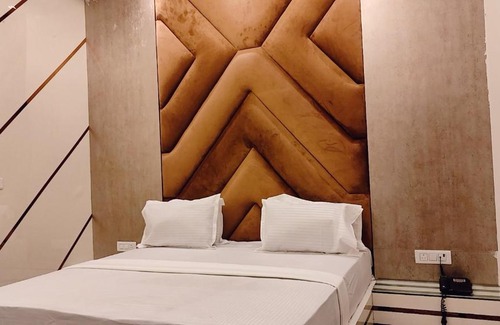 Aligarh Hotel | Budget-Friendly Stay at SHRADDHA HOTEL with Restaurant & Breakfast