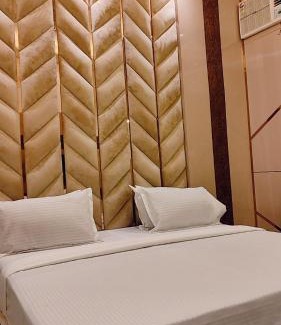 Aligarh Hotel | Budget-Friendly Stay at SHRADDHA HOTEL with Restaurant & Breakfast