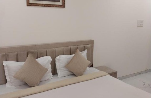 Prabhadevi Bed & Breakfast | Discover Shree Laxmi Residency: Family & Pet-Friendly Stay