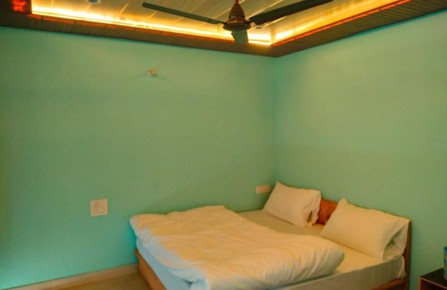 Guptkashi Hotel | Discover Shree Neelkanth Resort: Pet-Friendly Escape